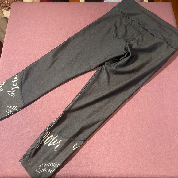 Under Armour Heatgear Compression 23" Cropped Leggings in black - Size Medium - Picture 7 of 9